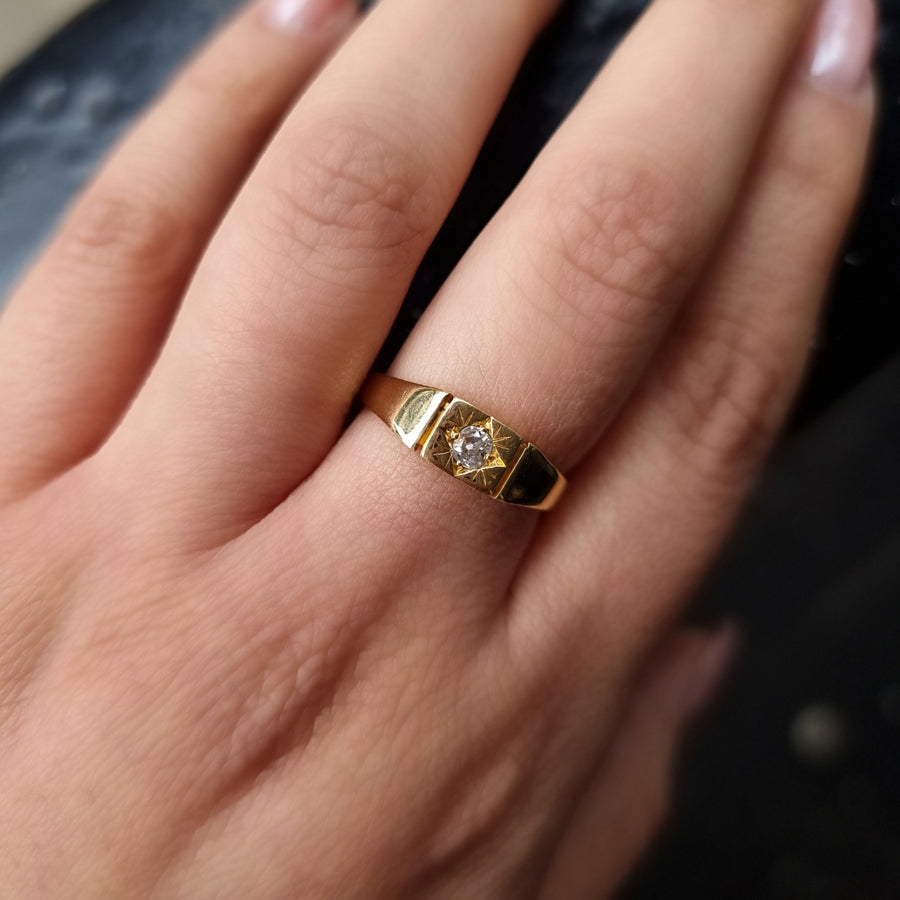 18ct Yellow Gold Diamond Ring