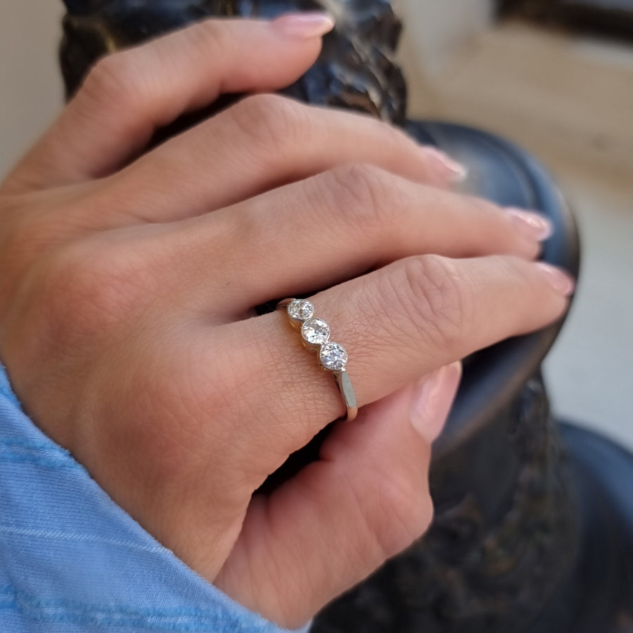 18ct Yellow Gold Three Stone Ring