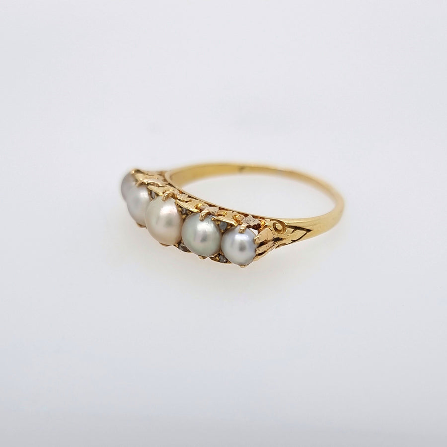 18ct Cultured Pearl & Diamond Ring