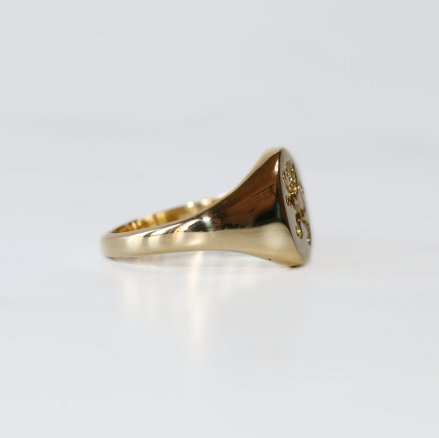 18ct Yellow Gold Lion Stamped Signet Ring
