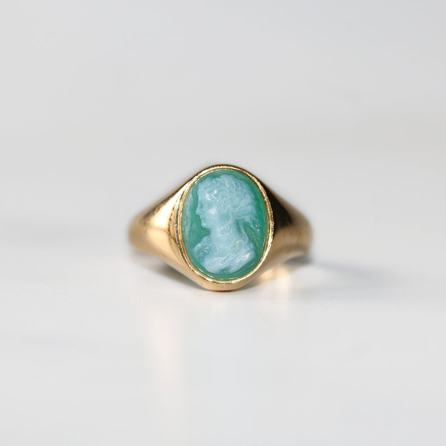 18ct Yellow Gold Green Agate Cameo Signet Ring