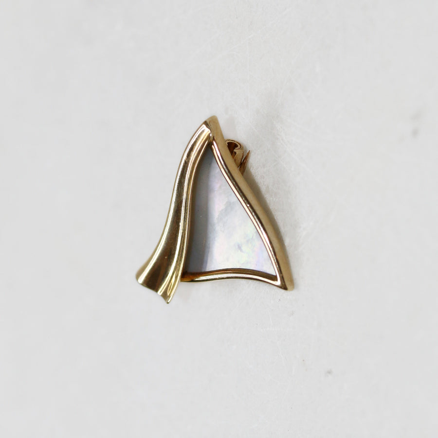 9ct Yellow Gold Mother of Pearl Welsh Harp Brooch