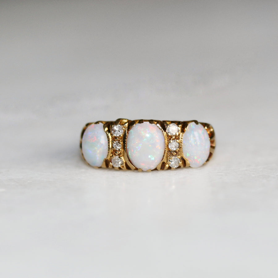 18ct Yellow Gold Opal & Diamond Ring