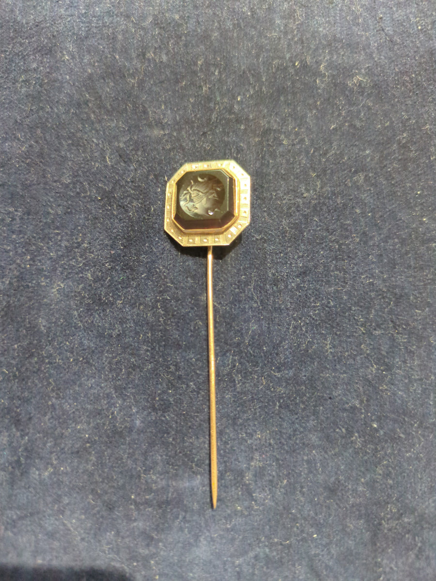 10ct Gold And Agate Stick Pin Depicting Medusa