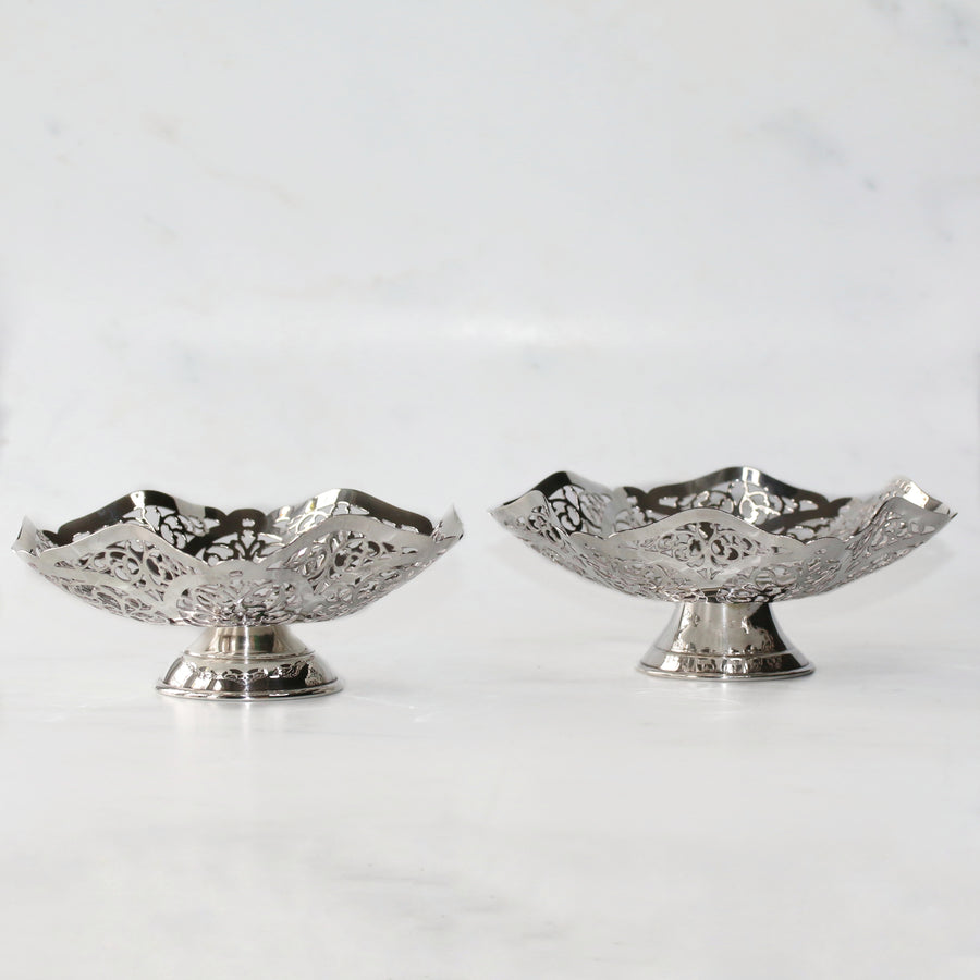 London 1962 Pair of Silver Pedestal Dishes