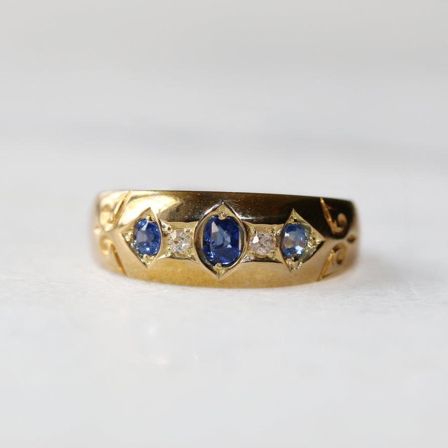 18ct Yellow Gold Sapphire & Diamond Ring